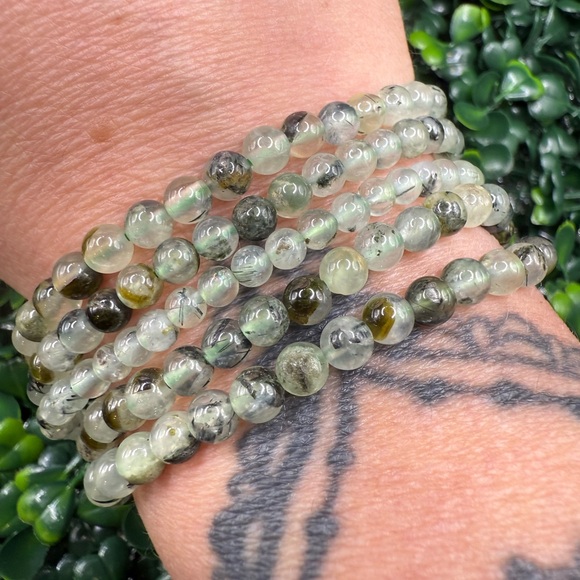 4mm-5mm Prehnite w/ Epidote Beaded Bracelet - Picture 3 of 5